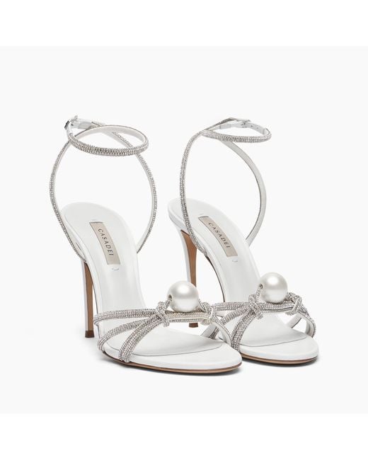 Julia Labuan Sandals di Casadei in White
