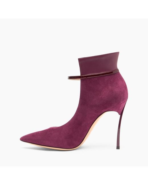 Blade Suede Pumps di Casadei in Purple