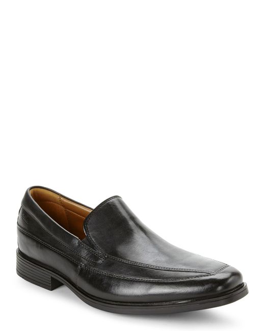 clarks tilden slip on