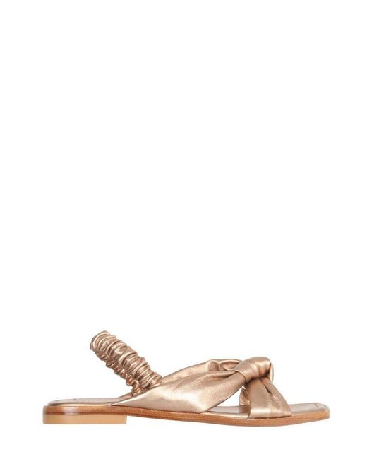 Stuart Weitzman Leather Playa Knot Flat Sandals in Gold (Metallic) - Lyst