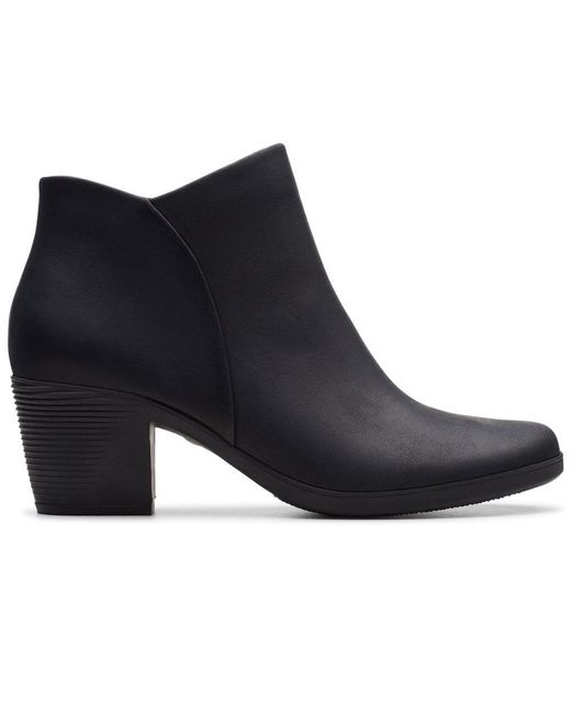 Clarks Leather Un Lindel Zip Womens Ankle Boots in Black | Lyst Canada