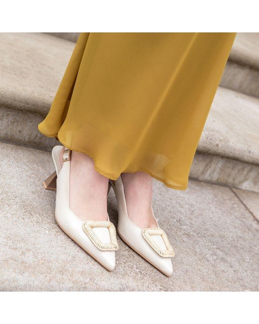 Hispanitas Natural Nova Open Court Shoes