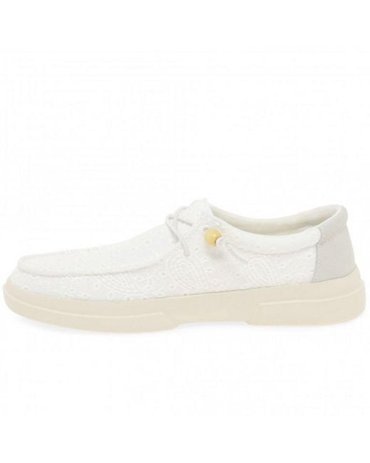 WALK IN PITAS White Walk
