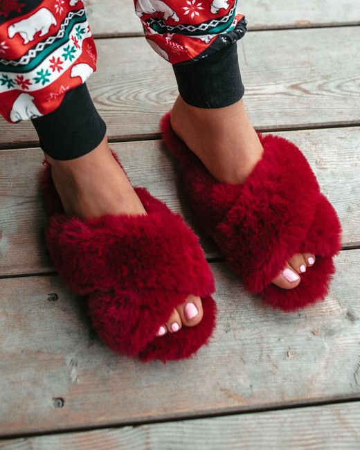 Chelsea Peers NYC Ruby Fluffy Slippers in Red | Lyst