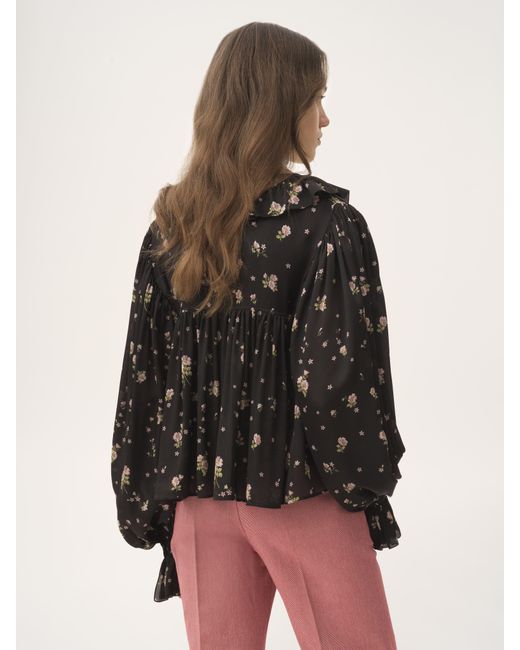 Top large à volants en charmeuse de soie Chloé en coloris Black