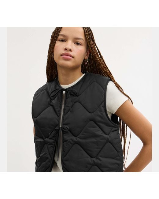 Gilet Trapuntato Con Fiocco Anteriore di COACH in Black