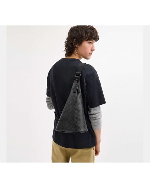 COACH Dreieckige Slingbag Aus Signature Canvas in Black für Herren