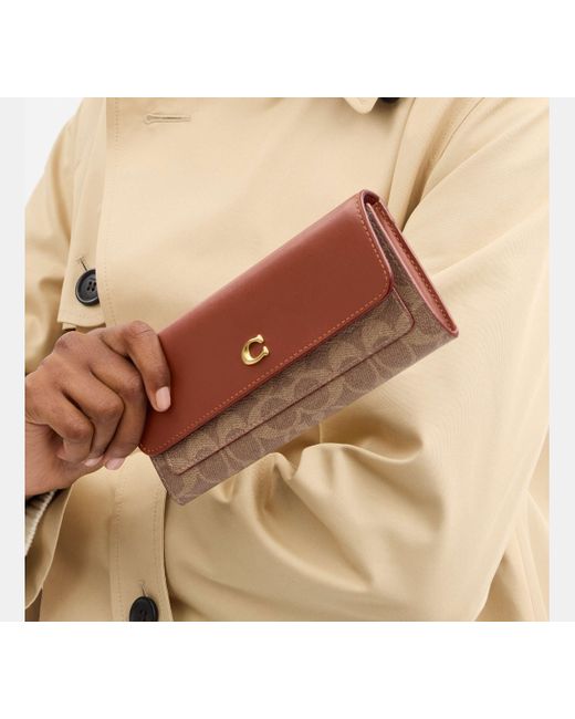 Portafoglio Con Patta Lungo Mila di COACH in White