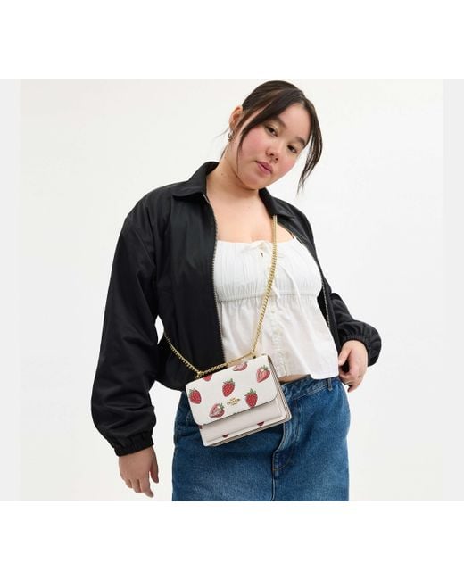 Borsa A Tracolla Mini Klare Con Stampa Fragole di COACH in Black