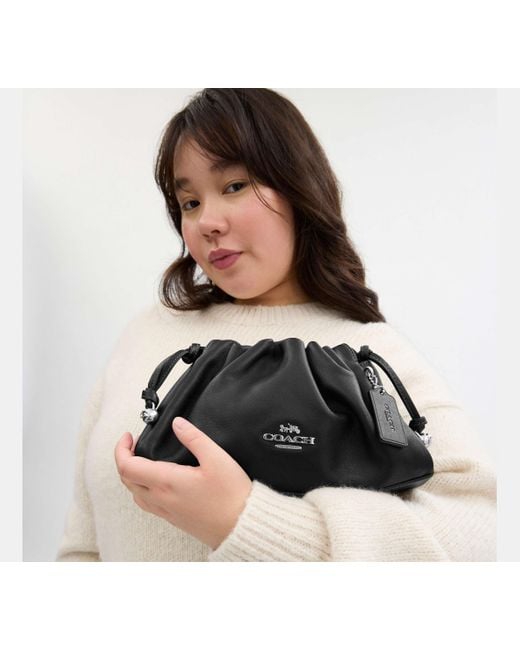Borsa A Tracolla Faye Con Ruche di COACH in Black