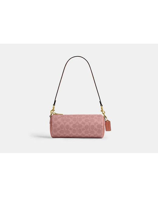 Barrel Bag di COACH in Pink