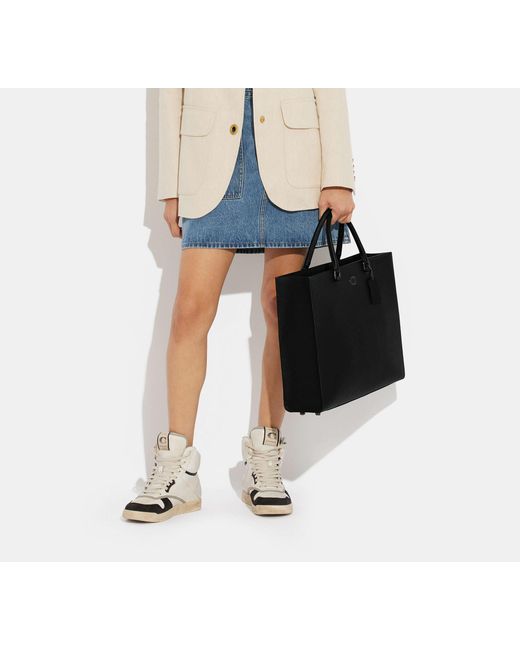 COACH Black Tote Bag 40 With Signature Canvas