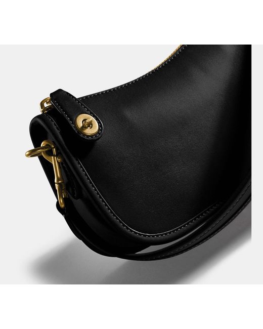 Swinger 20 di COACH in Black