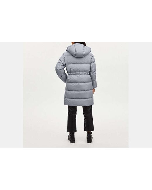 Manteau rembourré mi-long en duvet COACH en coloris Gray