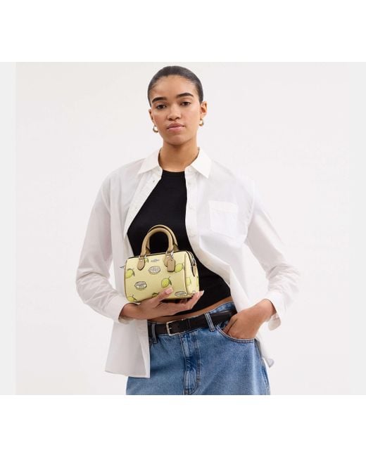 Borsa A Tracolla Mini Rowan Con Stampa Limoni di COACH in Black