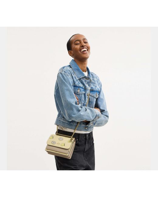 Borsa A Tracolla Mini Klare Con Stampa Limoni di COACH in Black