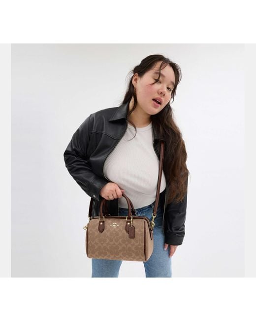 Bolso Satchel Rowan de lona de firma COACH de color Black