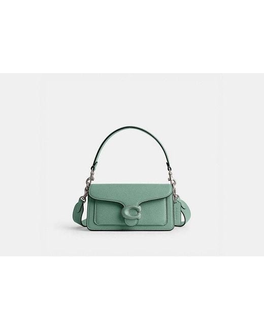 Tabby Shoulder Bag 20 di COACH in Green