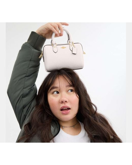 Borsa A Tracolla Mini Rowan di COACH in Black
