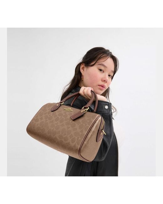 Bolso Satchel Rowan de lona de firma COACH de color Black