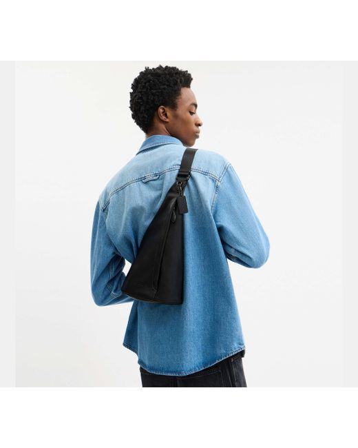 Borsa A Tracolla Triangolare di COACH in Black da Uomo