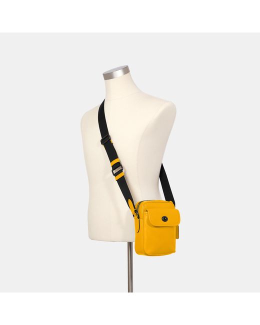小物 COACH Heritage Turnlock Bag Charm Yellow Heritage turnlock bag charm : r/Coach