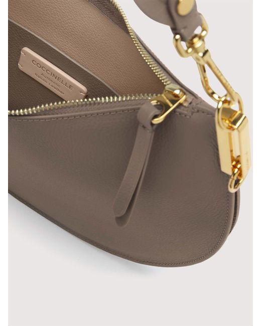 Coccinelle Brown Schultertasche Aus Genarbtem Leder Sunup Medium