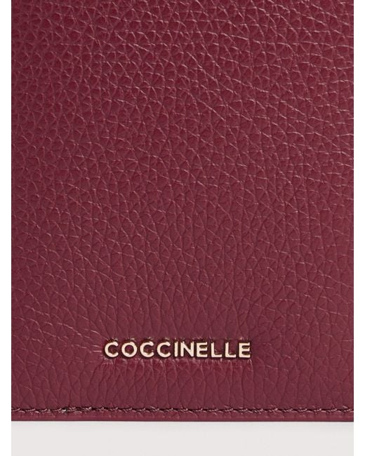 Coccinelle Pink Reisepassetui Aus Genarbtem Leder Metallic Soft