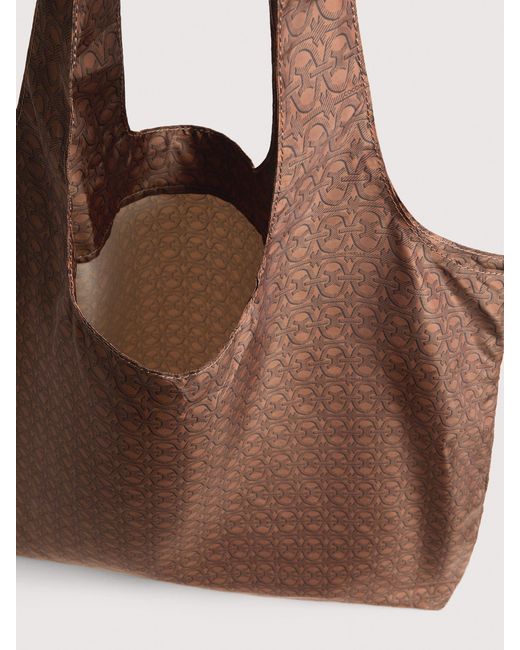 Shopping di Coccinelle in Brown