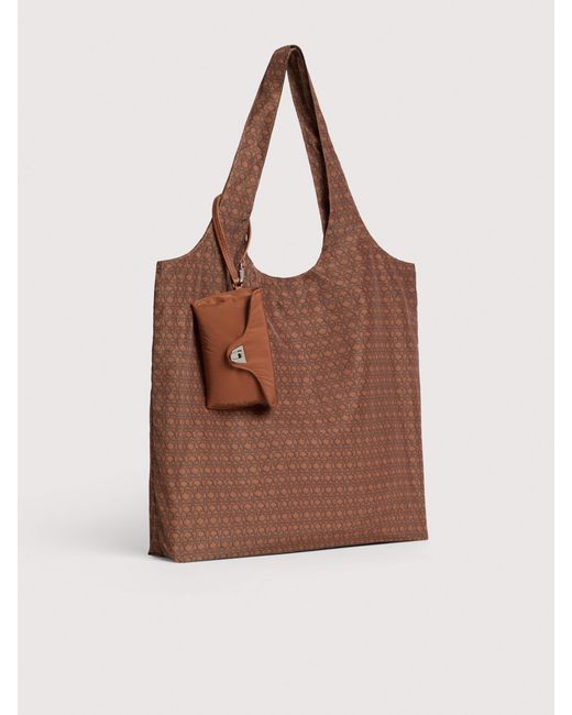 Shopping di Coccinelle in Brown