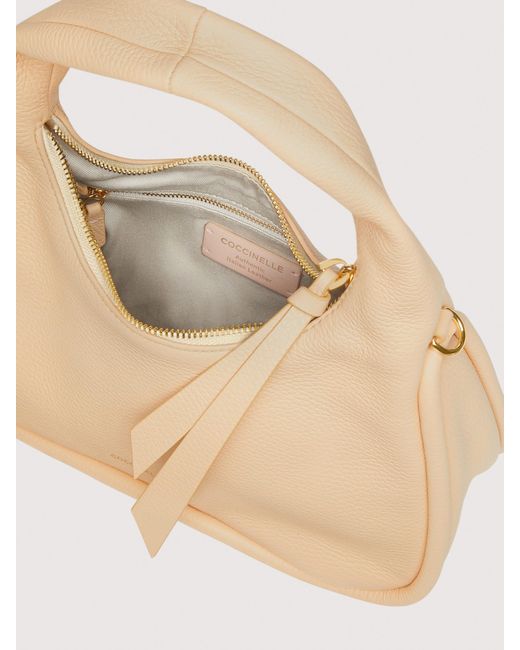 Coccinelle Natural Schultertasche Aus Genarbtem Leder Sven Medium