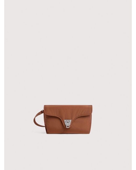 Shopping di Coccinelle in Brown