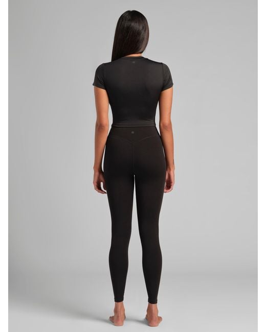 Comfrt Black Core Crop Tee
