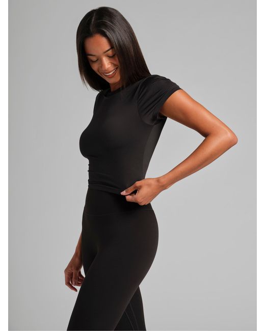 Comfrt Black Core Crop Tee