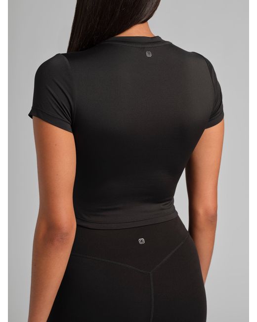 Comfrt Black Core Crop Tee