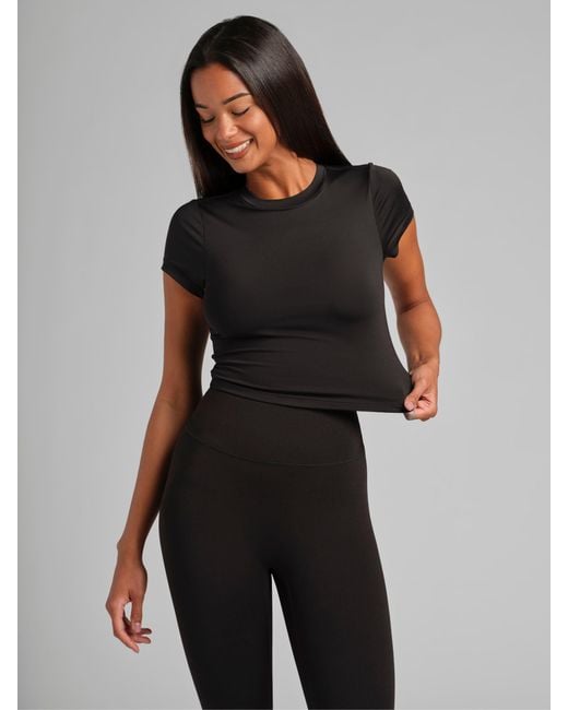 Comfrt Black Core Crop Tee