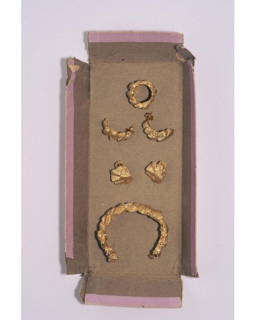 Completedworks Natural "Notsomuch" Buttercream (Or, The Icing On The Cake)