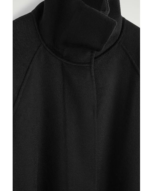 Cappotto di COS in Black