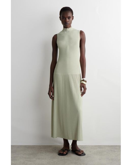 COS Green Plissiertes Maxikleid Mit Hohem Kragen