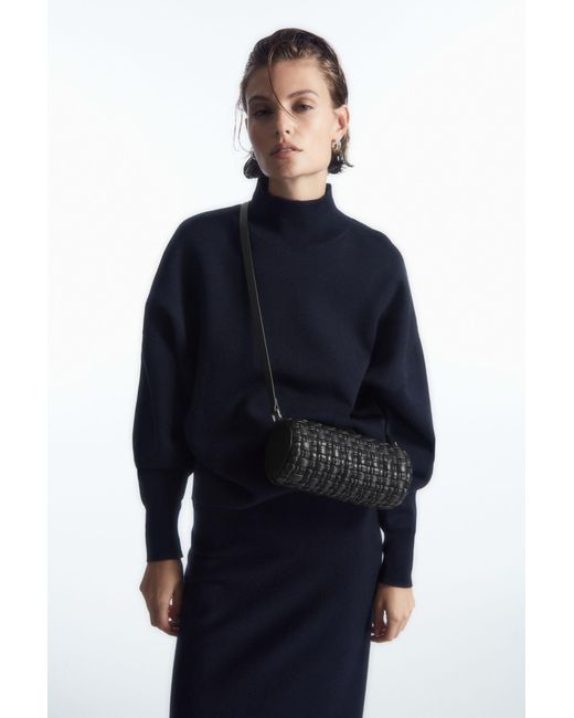 Barrel shoulder deals bag