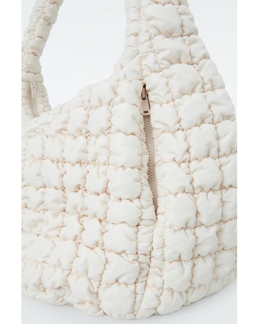 今人気中! ★ COS ★ Quilted Oversized Shoulder Bag Off White COS Quilted Oversized Shoulder Bag Off White 0916460002