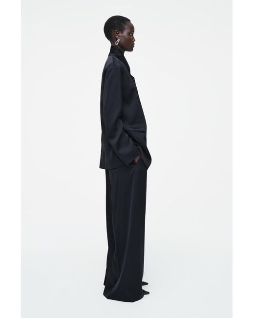 パンツ cos TAILORED SATIN WIDE-LEG TROUSERS TAILORED SATIN WIDE-LEG TROUSERS - NAVY | COS