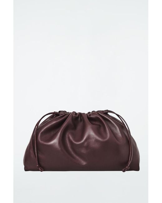 COS Brown Cavatelli Clutch Aus Leder