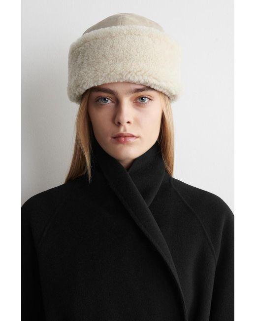 COS Black Mütze Aus Shearling