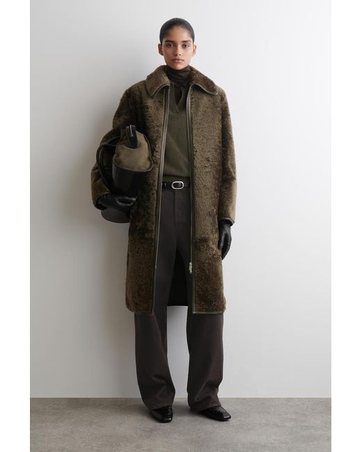 COS Green Langer Mantel Aus Shearling Mit Lederdetails
