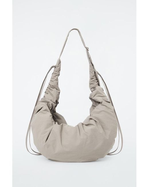 COS White Canopy Oversized-Umhängetasche