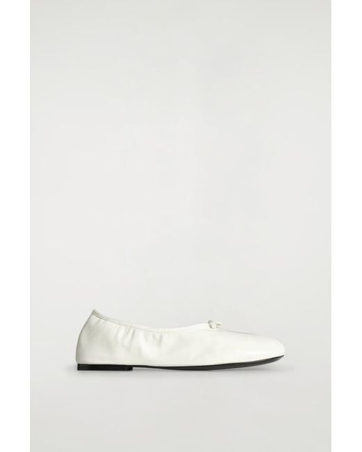 Ballerine di COS in White