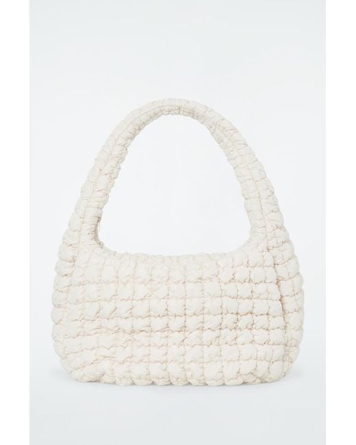【COS】 Quilted Oversized Shoulder Bag Off White ジェニ 着用 Jennie Pick] COS Quilted Oversized Shoulder Bag Off White