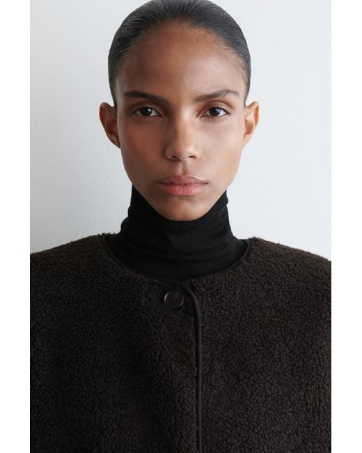 Giacca Teddy Lunga di COS in Black
