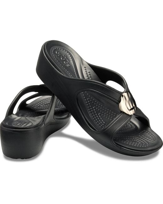 Crocs™ Sanrah Liquid Metallic Wedge in Black | Lyst